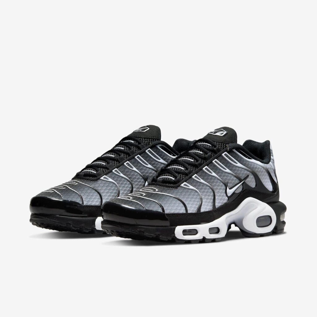Nike Air Max Plus “Black/Metallic Silver” - KICKSLOCKERS